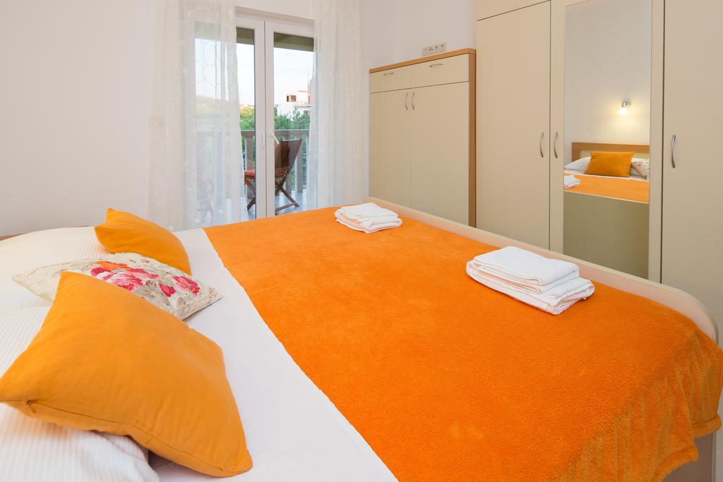 Apartments Leon Podstrana Zimmer foto