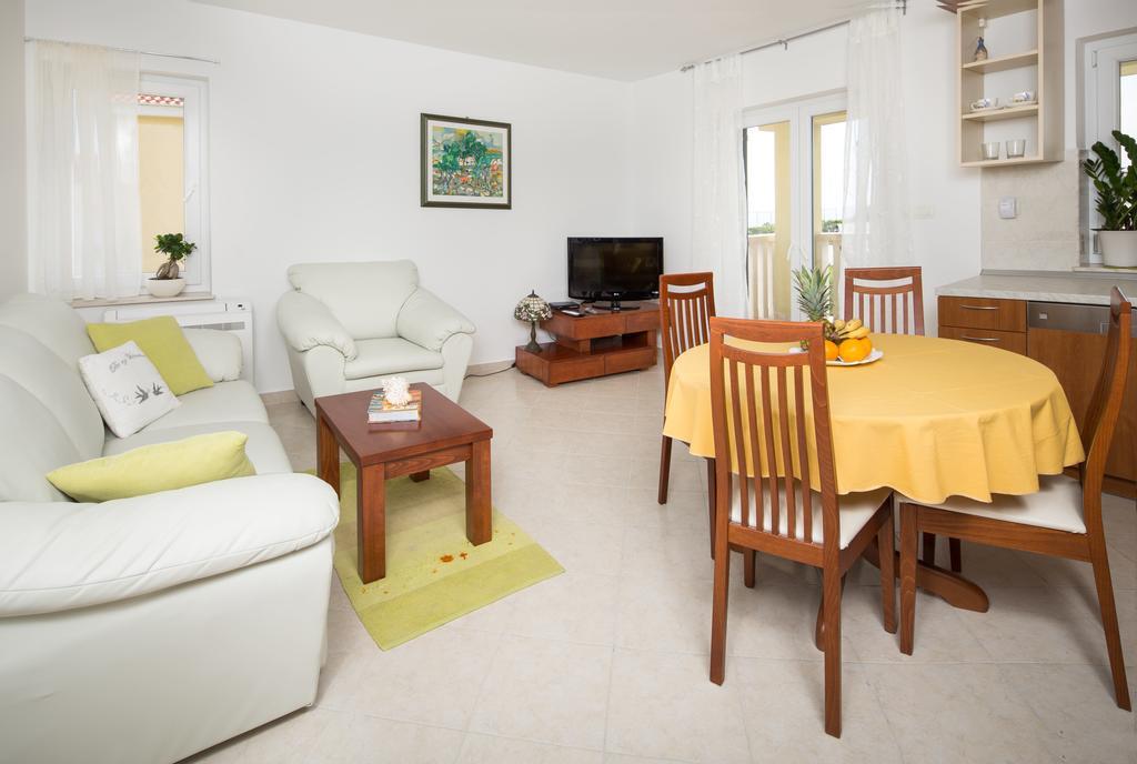 Apartments Leon Podstrana Zimmer foto