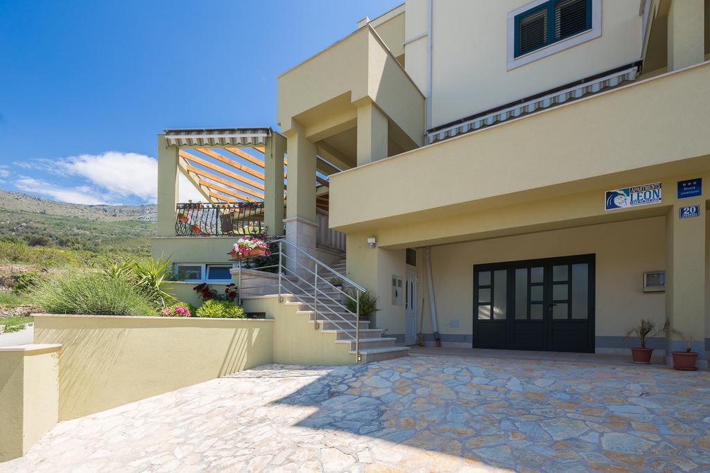Apartments Leon Podstrana Exterior foto